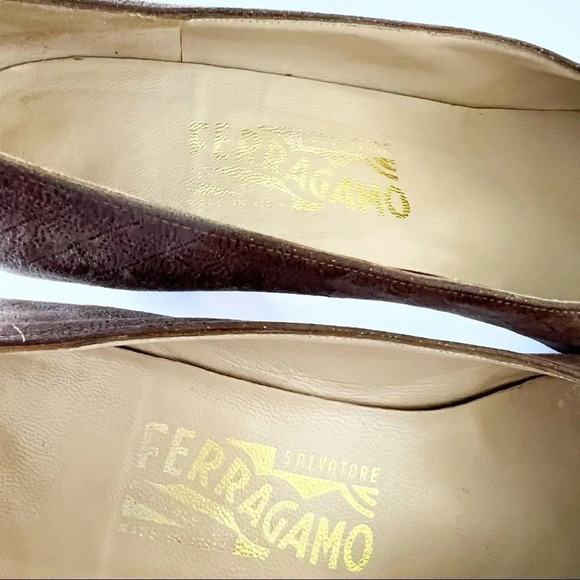 Salvatore Ferragamo Taupe Textured Leather Curved Heel Pumps Metallic Size 8 - Picture 9 of 11